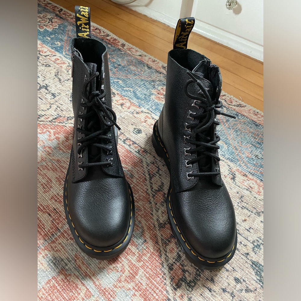 NWOT Dr Marten 1460 Pascal Zip Boot size 10